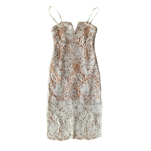 Elliatt Dresses & Skirts - Elliatt Small Serenity Midi Dress Ivory Lace Overlay